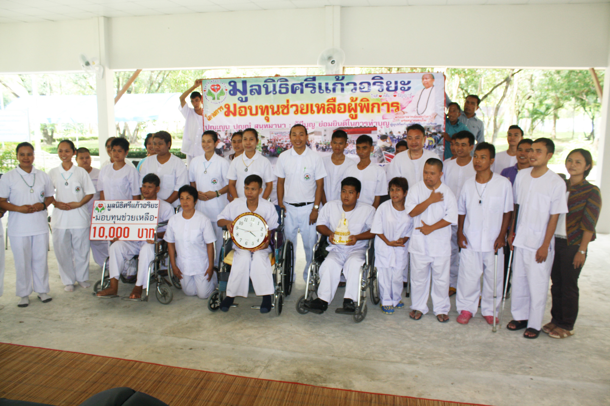 โครงการมอบทุนช่วยเหลือผู้พิการ  วันที่ 17 มิถุนายน 2559  ณ  สถานฟื้นฟูสมรรถภาพคนพิการ   ภาคตะวันออกเฉียงเหนือ  อุบลราชธานี